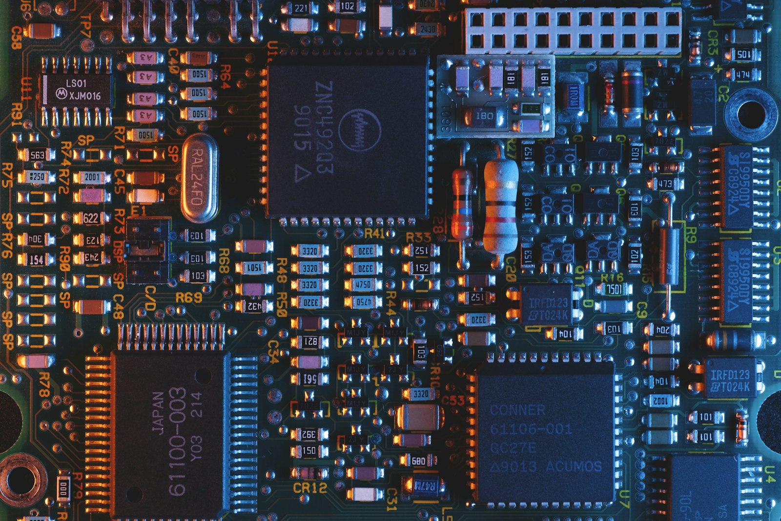 Circuit imprimé et composants électroniques